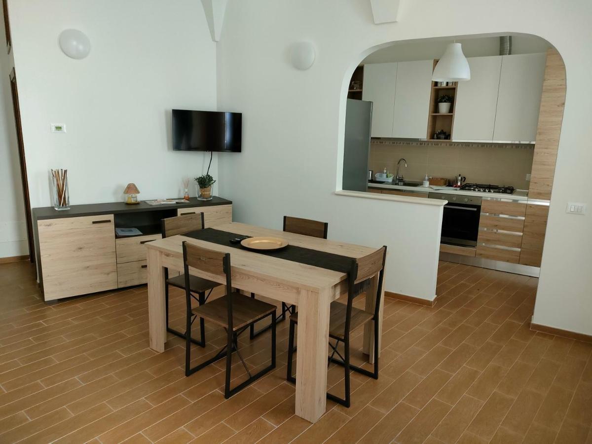 Appartamento Turistico I Portici LʼAquila Buitenkant foto